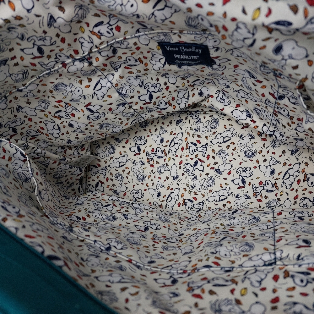 Vera Bradley Fall For Peanuts Snoopy Fall Meadow Large Vera Tote NWT - Picture 3 of 3